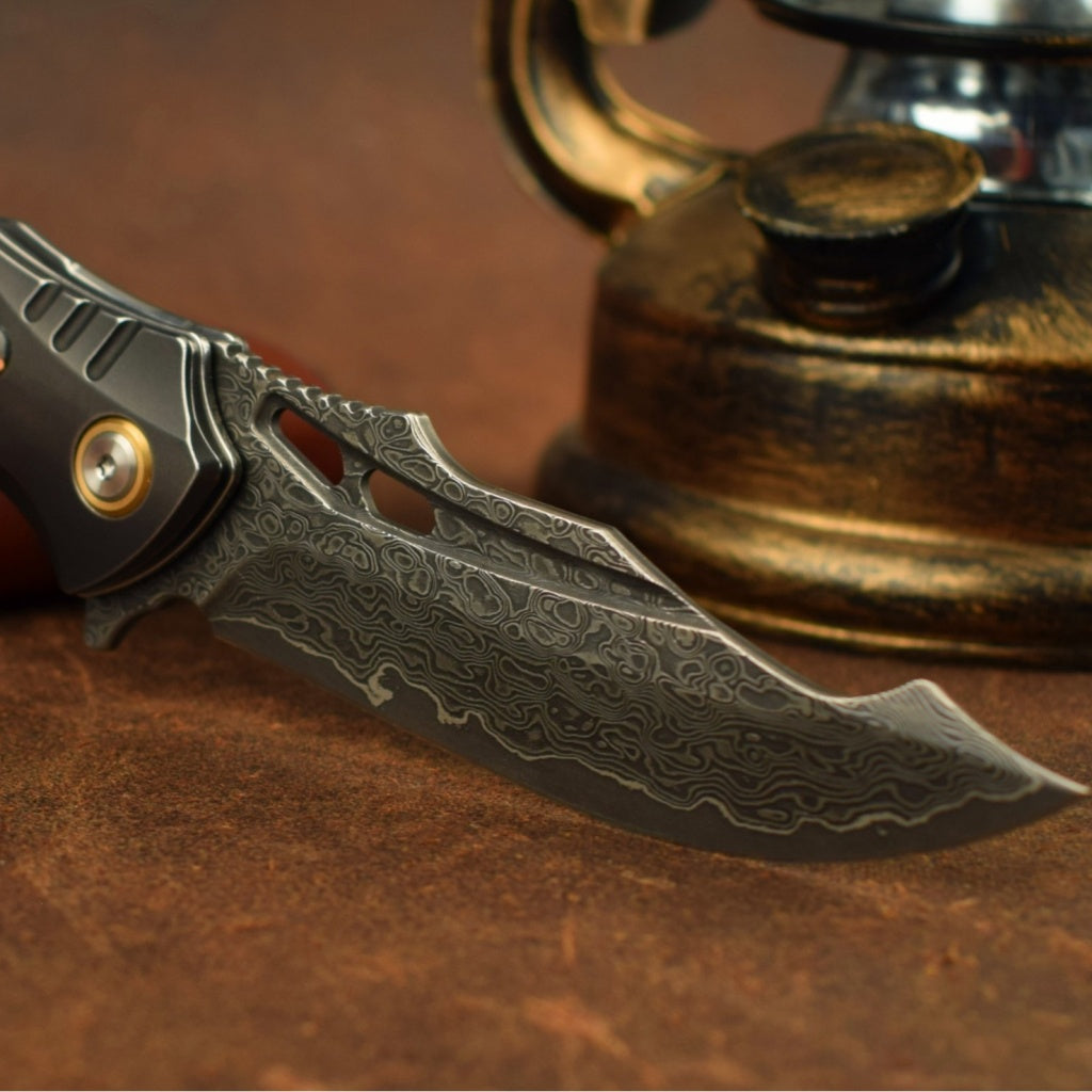 Damascus Pocket Knife - DMF08 - A reliable and versatile product for various needs